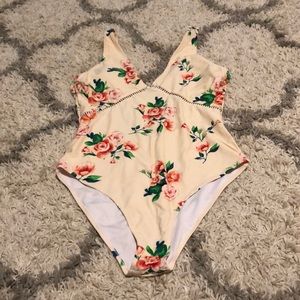 CUPSHE bathing suit